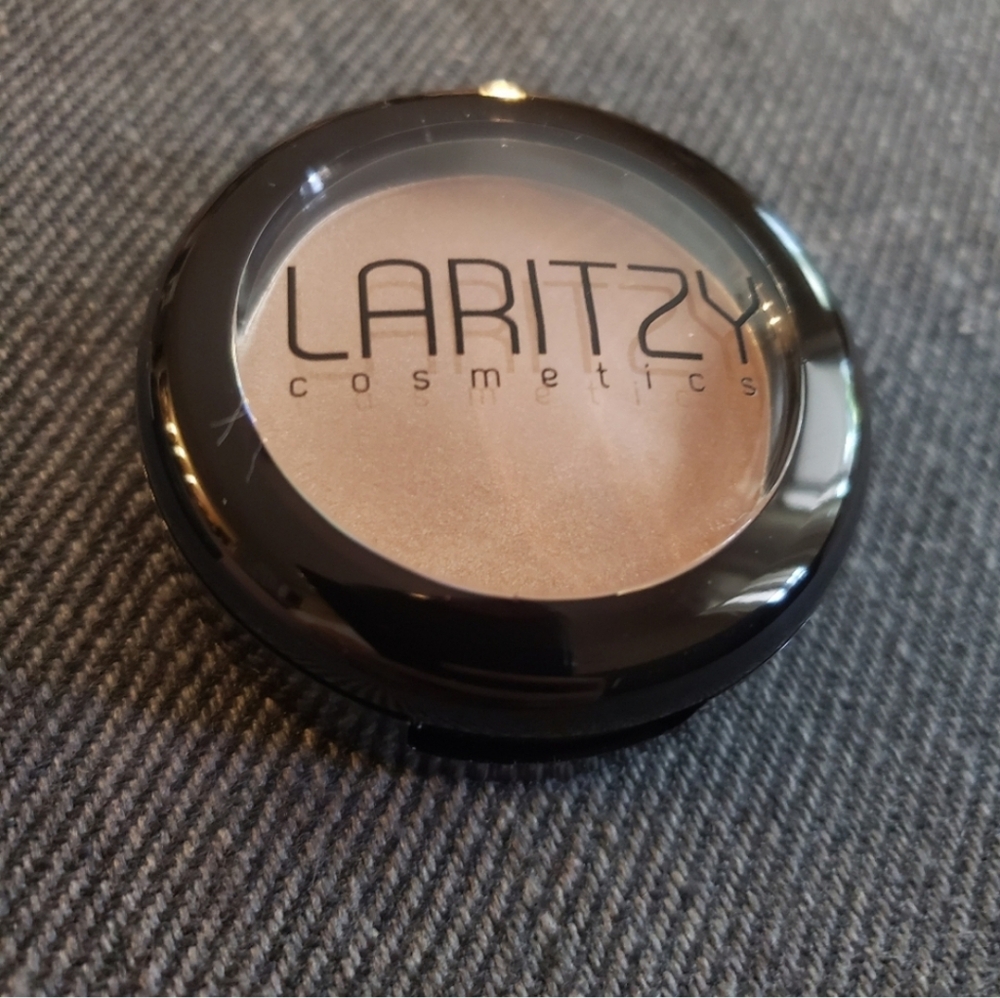 Laritzy Cosmetics Cream Highlighter - Picture 2 of 5